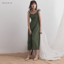 舒适新风尚 新款压褶长裤，诠释面料美学的魅力